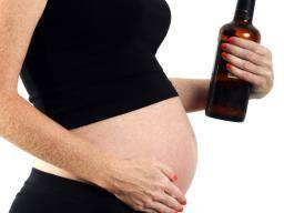 Ein wenig Alkohol in der Schwangerschaft, nicht an niedriges Geburtsgewicht und Frühgeburtlichkeit gebunden