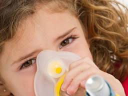 Nová iniciativa zlepsuje kontrolu astmatu u mladistvých