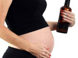 AAP: Enthalten Sie Alkohol während der Schwangerschaft