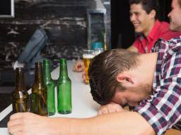 Jugendliches Trinken hat langfristige Auswirkungen auf Gedächtnis und Lernfähigkeiten