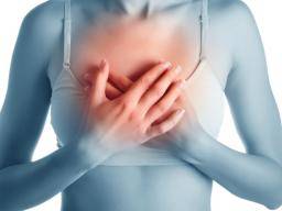 Âge au premier cycle menstruel lié à une maladie cardiaque, risque d'AVC