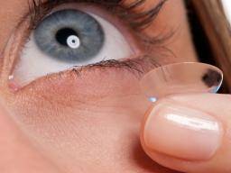 Zmeny v ocním mikrobiómu nositelu kontaktních cocek mohou zvýsit infekce