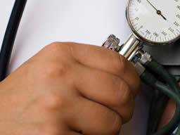 Monitorování krevního tlaku v domácnosti - British Heart Foundation reaguje na nové pokyny NICE