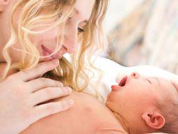 Vermeiden Sie die Anwendung von Oliven- und Sonnenblumenöl auf die Haut gesunder Neugeborener