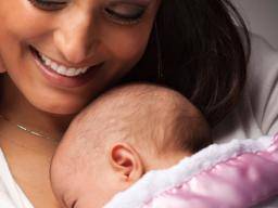 Les bébés répondent clairement au toucher agréable, affirment les scientifiques