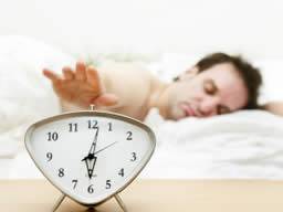 Slechte slaap leidt tot ongezonde voedingskeuzes