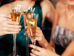 Binge Drinking unter amerikanischen Mädchen und junge Frauen Common, aber nicht in den USA anerkannt