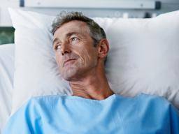 C. difficile pavojus ", kuri sukelia naudojant ta pacia ligonines lova kaip ir antibiotiku vartojanciam pacientui"