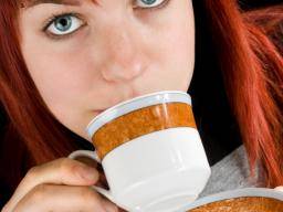 Koffein betrifft Männer und Frauen nach der Pubertät unterschiedlich