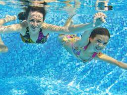 CDC: des blessures annuelles évitables dues aux produits chimiques de piscine en milliers