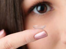 CDC: falsche Pflege der Kontaktlinsen kann zur Erblindung führen