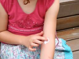Les enfants ayant un eczéma plus sévère sont moins susceptibles de devenir trop gros pour le lait et les allergies aux ?ufs