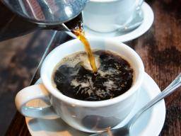 Le café pourrait réduire de moitié le risque de décès chez les patients infectés par le VIH, l'hépatite C