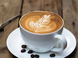 Könnten Kaffeetrinkgewohnheiten die kognitive Funktion beeinflussen?