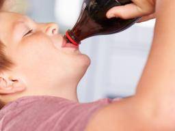 Könnten Gesundheitswarnschilder die Eltern daran hindern, zuckerhaltige Getränke für Kinder zu kaufen?