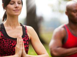 Chaque heure de yoga diminue la tension artérielle