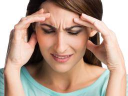 Dehydration Kopfschmerzen: Anzeichen, Behandlung und Prävention
