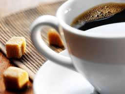 Má káva snízenou chut k jídlu?