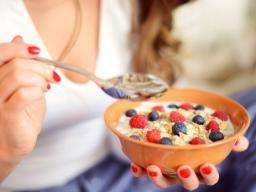 Sauter le petit-déjeuner entraîne-t-il des excès alimentaires?