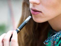 E-Zigarette Verwendung in mittleren, Gymnasiasten hat sich im vergangenen Jahr verdreifacht