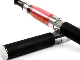 Pouzití e-cigaret "nejcastejsí mezi soucasnými kuráky a potenciálními uzivateli"
