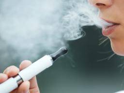 E-cigarety jsou stejne úcinné jako náplasti pro odchod kourení