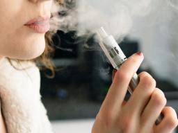 E-Zigaretten "genauso schädlich wie Tabak" für die Mundgesundheit