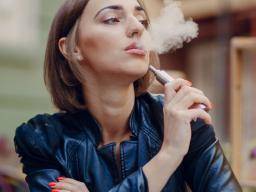 E-cigarety "jedou dýchací cesty a oslabují imunitní systém"