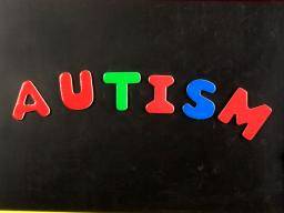 Beweise, dass viele junge Kinder mit Autismus Symptome im Darm zeigen
