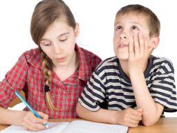 Prvotrídní deti mají "nekonecne malou" IQ vést pres sourozence
