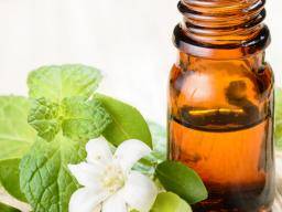 Cinq huiles essentielles efficaces contre les maux de tête
