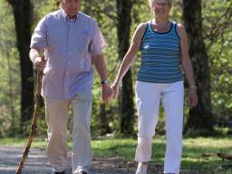Pro seniory, kazdodenní mírné cvicení "snizuje riziko postizení v chuzi"