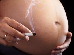 Harms von mütterlichem Rauchen kann sich in Gesichtsbewegungen von Föten widerspiegeln