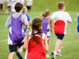 Die Gesundheit verbessert sich, wenn Teenager wie junge Kinder trainieren, zeigt die Forschung