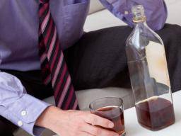 Starkes Trinken in der Mitte erhöht das Schlaganfallrisiko "mehr als Diabetes"