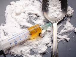 Heroinová terapie "lepsí pro nekteré uzivatele drog nez standardní lécba"