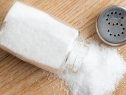 Un apport élevé en sel peut augmenter le risque de SEP chez les personnes présentant une susceptibilité génétique