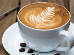 Jak vecerní kávy mohou narusit hodiny naseho tela