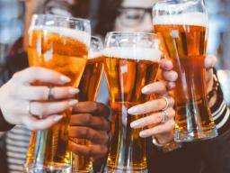 Cómo el consumo excesivo de alcohol altera la actividad cerebral