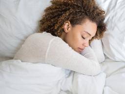 Wie beeinflusst schlechter Schlaf unsere Lernfähigkeit? Studie untersucht