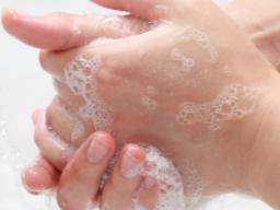 Erhöhtes Händewaschen hat zu einer Zunahme der Dermatitis bei den Krankenhausangestellten geführt