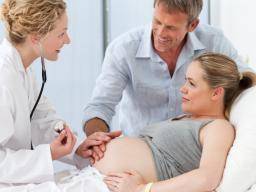 Indukcní práce "nezvysuje riziko cesareanské porodnosti"