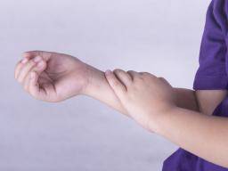 Juvenilní idiopatická artritida: Symptomy, diagnóza a lécba