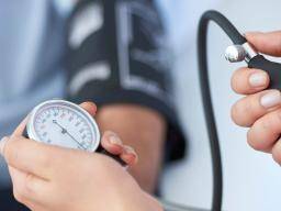Une hypertension d'apparition tardive peut réduire le risque de démence, selon une étude