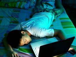 Pozdejsí spánek spojené s vetsím prírustkem hmotnosti