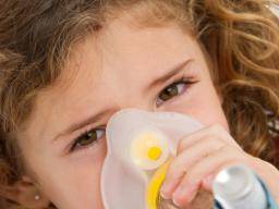 Spojení mezi antibiotiky a detským astmatem je zpochybneno