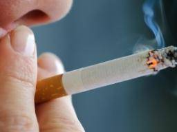 "Viele Krebsüberlebende rauchen weiter", heißt es in einer Studie