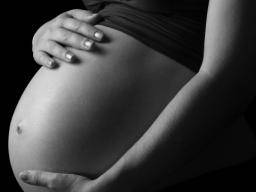 Mütterlicher Freizeitdrogenkonsum in Verbindung mit Geburtsfehlern bei Kindern