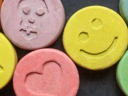 MDMA: Was Sie über Molly wissen müssen