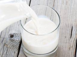 "Milchkonsum kann das Risiko von Knochenbrüchen erhöhen, Gesamtmortalität"